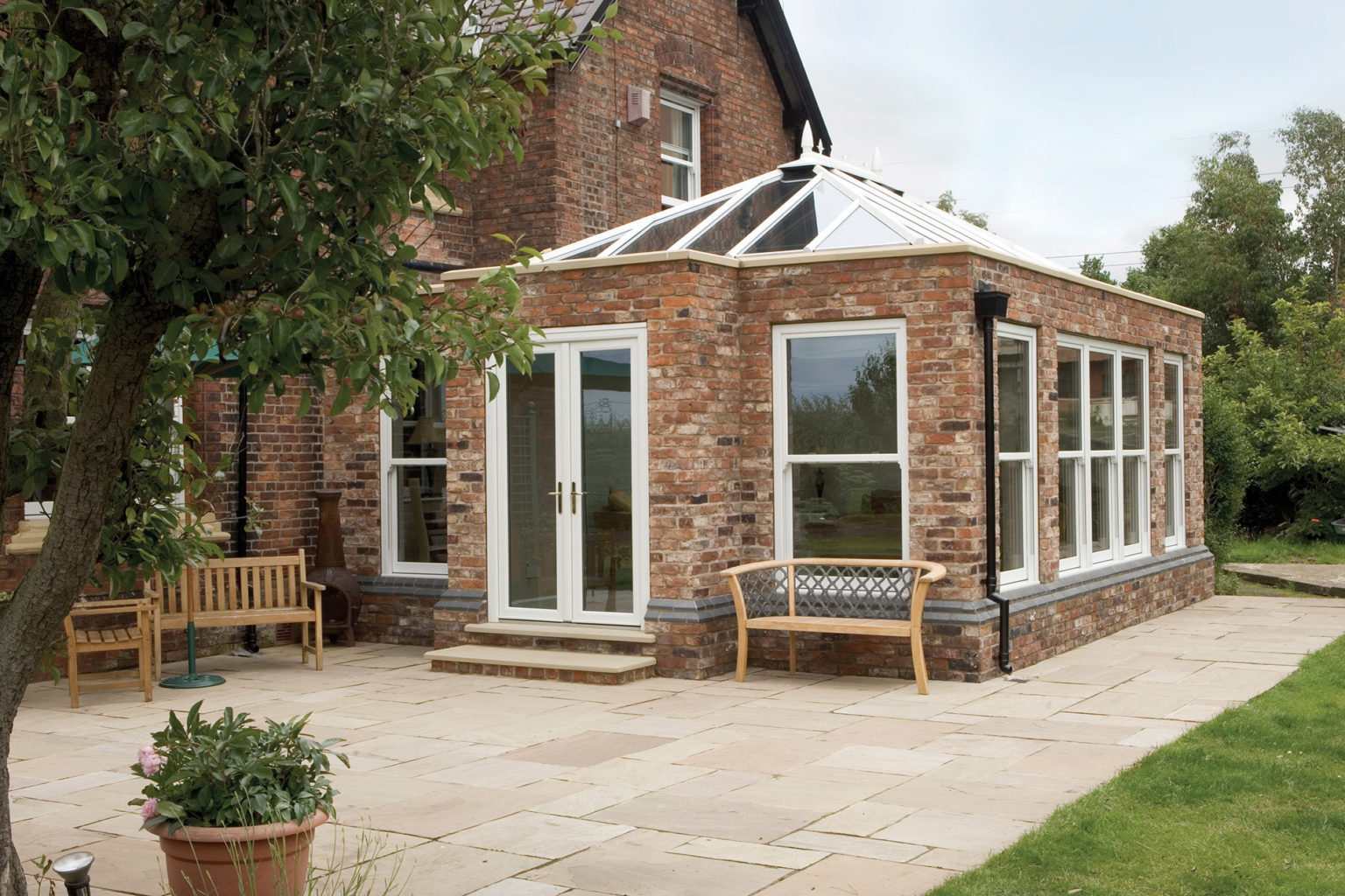 Difference Between A Conservatory & Orangery | Conservatory & Orangery